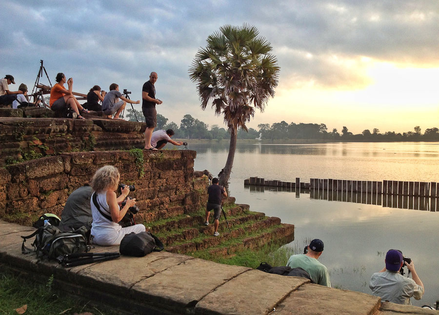 2012-workshop-cambodia-group-sunrise