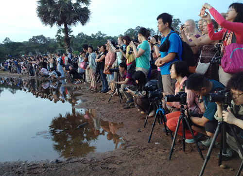 12-12_Angkor_Crowd