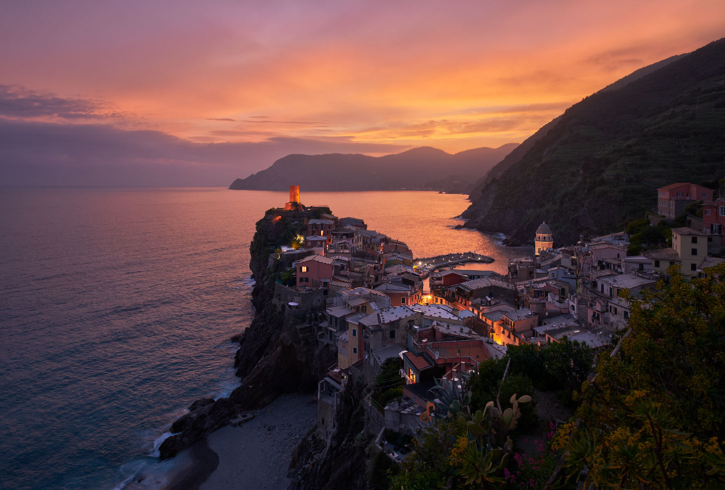 Vernazza, Italy - May 2014 - Fujifilm X-T1 | Fujinon XF 10-24 Lens | 14mm | f/9 | ISO 200 | 1/15